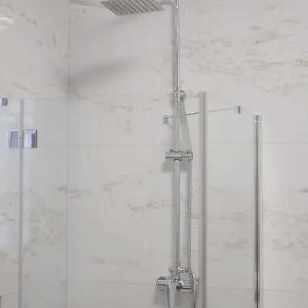 Capital Towers - Apartament Red W Centrum Miasta Z Widokiem Na Rzeke I Park Rzeszów