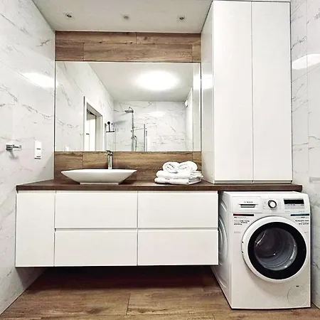 Διαμέρισμα Capital Towers - Apartament Red W Centrum Miasta Z Widokiem Na Rzeke I Park Rzeszów