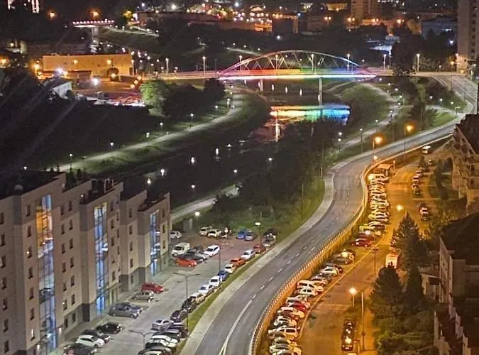 Capital Towers - Red Z Widokiem Na Panoramę Miasta I Rzekę Apartament *