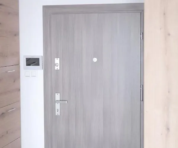 Capital Towers - Red Z Widokiem Na Panorame Miasta I Rzeke *